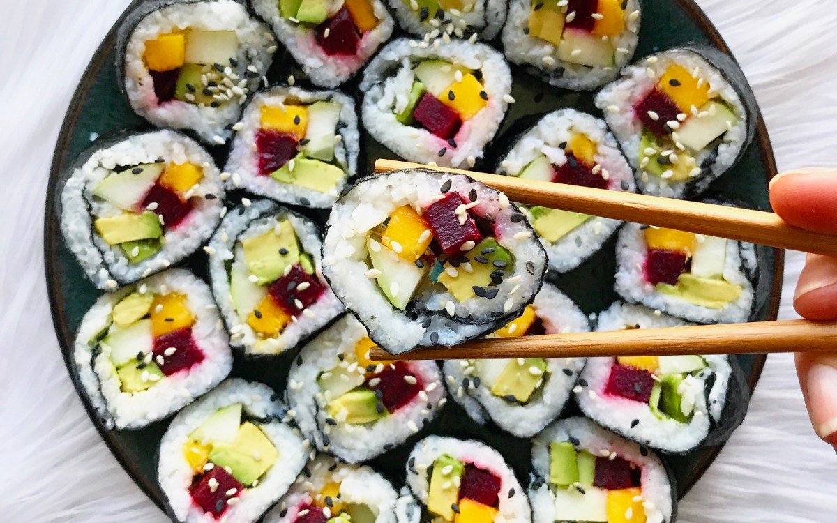 Tutti pazzi per il sushi, il piatto giapponese più amato (anche veg )